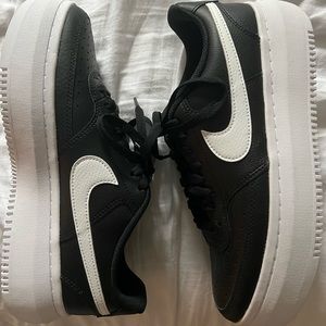 Nike platform women’s sneakers - black